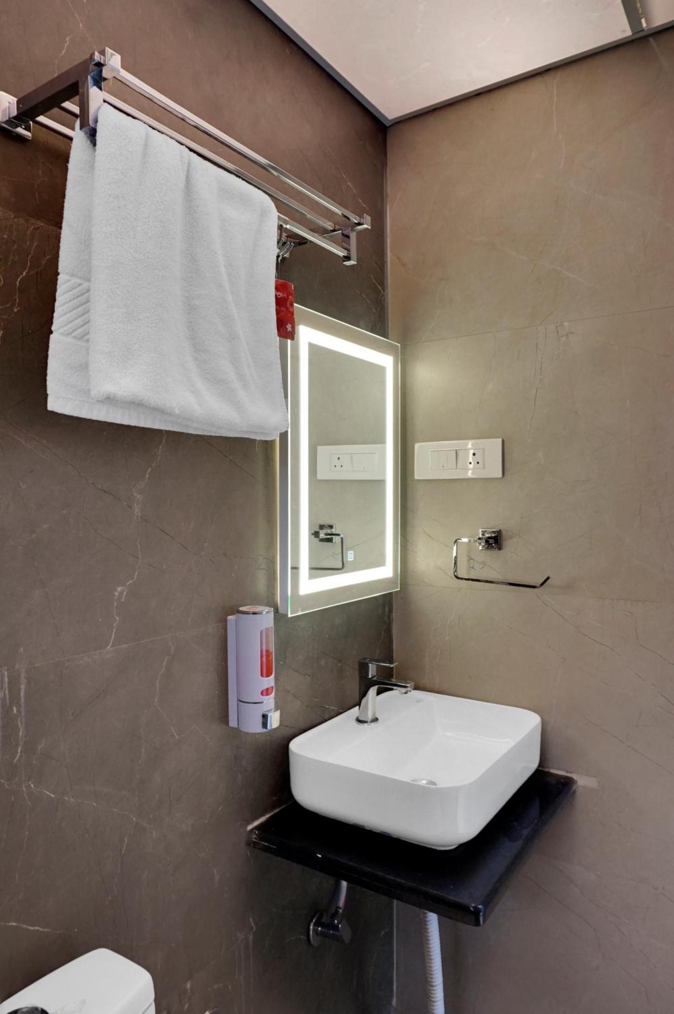 Hotel Sayba Executive Poona Buitenkant foto
