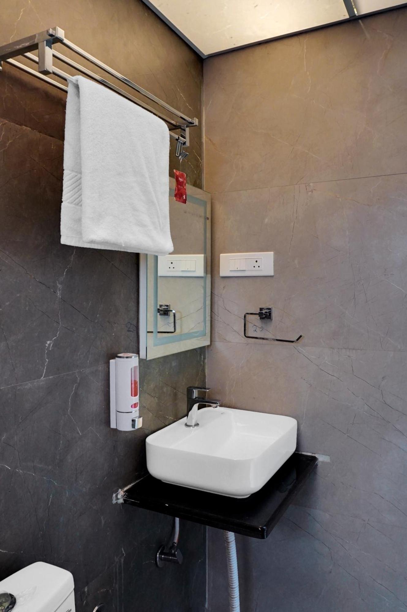 Hotel Sayba Executive Poona Buitenkant foto