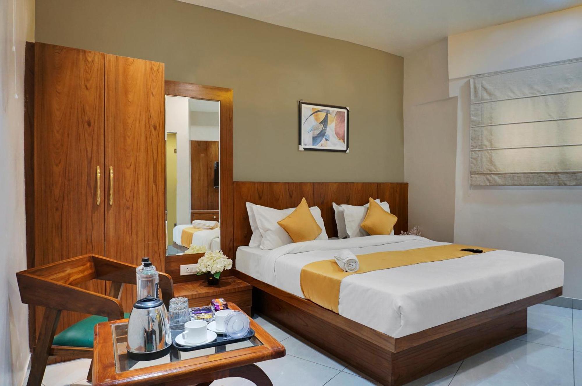 Hotel Sayba Executive Poona Buitenkant foto