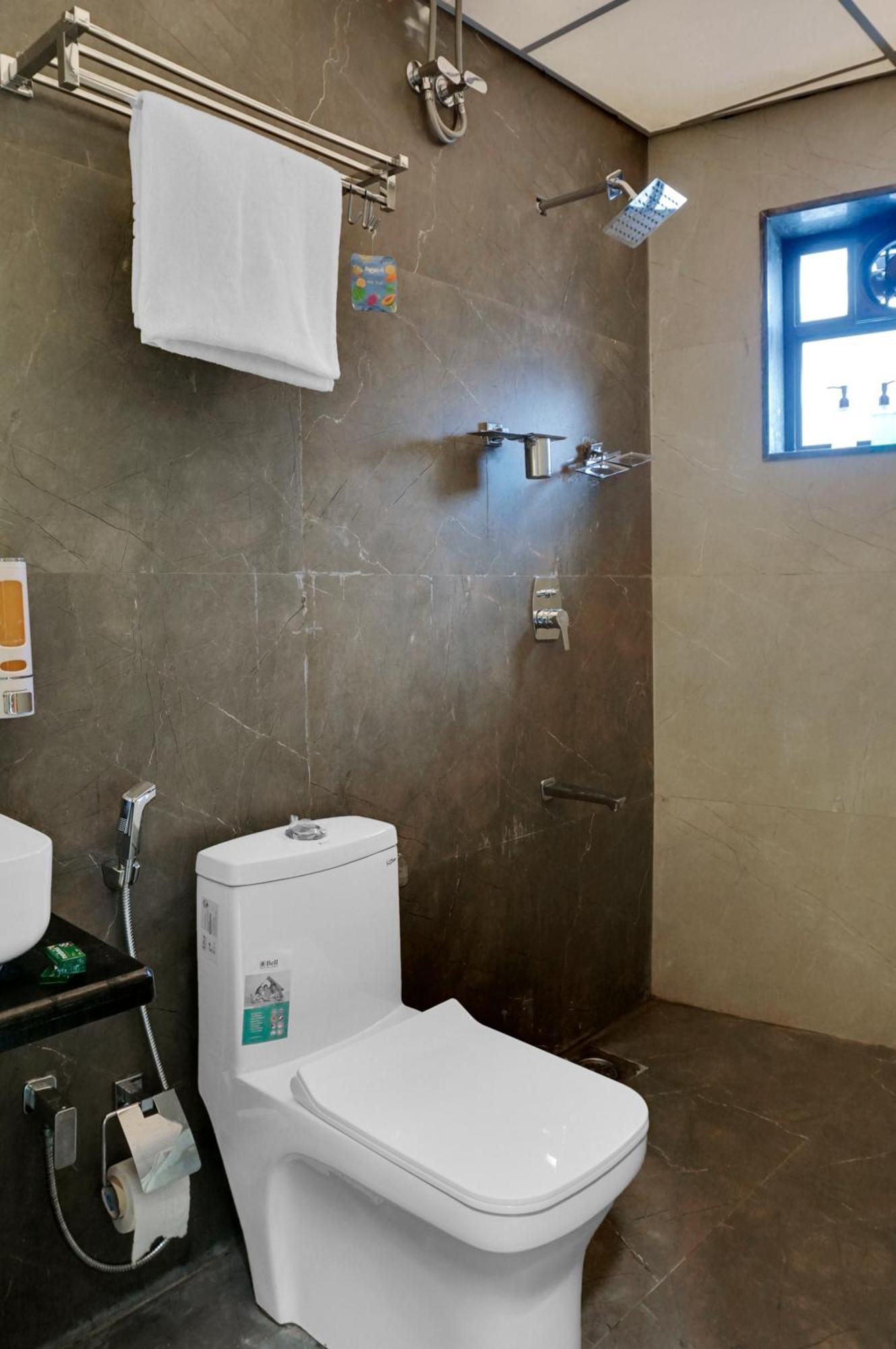 Hotel Sayba Executive Poona Buitenkant foto